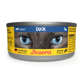 Acht Dosen Josera Katzenfutter mit der Aufschrift "Ente," die eine Nahaufnahme einer blauäugigen Katze zeigt, mit hervorgehobenen "Getreidefrei" und "Deutsche Qualität."