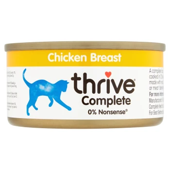 Dosenkatzenfutter mit der Aufschrift "Thrive Complete Chicken Breast" und einer blauen Katzensilhouette, mit dem Slogan "0% Nonsense".
