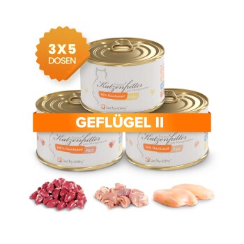 Drei gestapelte Lucky-Kitty Katzenfutterdosen mit der Aufschrift 'GEFLÜGEL II' und einem '3X5 DOSEN'-Badge, dazu drei Häufchen roher Geflügelstücke.