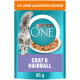 Purina ONE Katzenfutterpaket mit einer grauen Katze, mit einer Schüssel Futter und dem Text "FELL & HAARBALL" und "Mit Huhn und Grünen Bohnen."