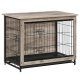 Holz-Haustierkäfig mit einer schwarzen Metallgittertür, mit einer flachen Oberseite und zwei abschließbaren Türen für einfachen Zugang.
