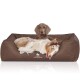 Ein komfortables braunes Hundebett mit einem verspielten Australian Shepherd, mit dem Markennamen 'KNUFFELWUFF' deutlich angezeigt.