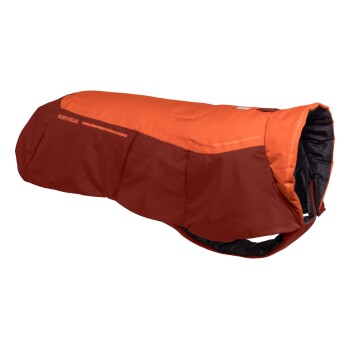 Orange und roter Hundemantel von Ruffwear, mit einem schlanken Design und einem weichen Innenfutter.