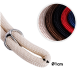 Nahaufnahme einer beigen Haustierleine mit einem 1 cm silbernen Verschluss, mit einer Farbprobe: braun, schwarz, rot und blau.