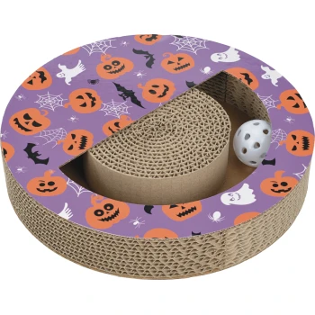 Griffoir rond en carton pour chat avec imprimé Halloween violet (citrouilles, fantômes, chauves-souris) et balle jouet blanche.
