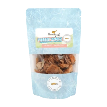 Gefriergetrocknete Lachsfilet-Katzenleckerei in blauer Verpackung mit dem Text "Ich liebe meine Katze FREEZE-SNACK" und "Lachsfilet - Salmon Fillet."