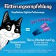 Gezeichnete Katze auf blauem Etikett mit Sachets und deutschem Text 'Fütterungsempfehlung', 'Bis zu 2 Sachets' und 'Deli Moments'.