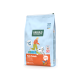 Tüte Green Petfood Insect Dog Line proteinreiches Hundefutter mit Insekten und Lachs, mit einer Frau, die mit einem Dalmatiner spielt.
