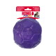 Jouet KONG FlexBall pour chien violet, balle style football à panneaux hexagonaux avec logo KONG en relief et emballage marqué «KONG FLEXBALL».