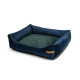 Navy-blaues Haustierbett mit plüschigen Seiten und einem grünen Kissen, mit einem kleinen braunen Etikett an der Seite.