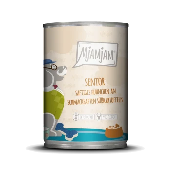 Blik Mjamjam Senior hondenvoer met sappige kip en zoete aardappelen, graanvrij, hoog vleesgehalte, cartoon hondenillustratie.