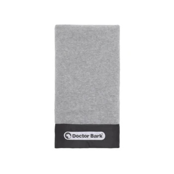 Graues Haustierhandtuch mit schwarzem Boden, das das Logo "Doctor Bark" zeigt.