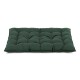 Grünes gepolstertes Haustierbett mit gestepptem Design, auf einem weißen Hintergrund.