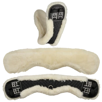 Schwarzer gepolsterter Pferdegurt mit weichem cremefarbenem Fleecefutter, mit Metallverschlüssen und einem D-Ring zur Befestigung.