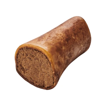 Ein einzelner, großer Hundekauknochen mit einer glatten, braunen Außenseite und einem strukturierten, hellbraunen Inneren, isoliert auf einem weißen Hintergrund.