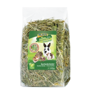 Przezroczyste opakowanie MultiFit Nature Grain Free — zioła ogrodowe (Gartenkräuter) 100 g dla małych zwierząt, na zdjęciu królik i małe gryzonie