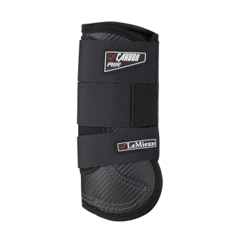 Schwarze Pferdeboot mit 'Carbon Air' und 'LeMieux' Logos, ausgestattet mit einem gepolsterten Design und verstellbaren Riemen zur Unterstützung.
