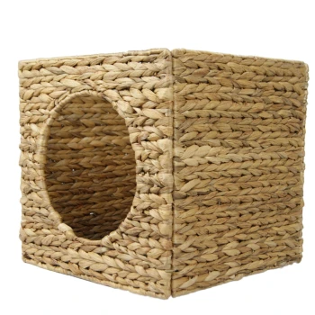 Geflochtener Strohhöhlenwürfel für Haustiere mit einem runden Eingang, ideal für kleine Tiere zum Ausruhen und Spielen.