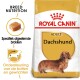 Royal Canin Adult Dachshund hondenvoerzak, met specifieke voedingsdetails voor het ras, een illustratie van brokjes en tekst in het Nederlands over gewrichtsondersteuning.