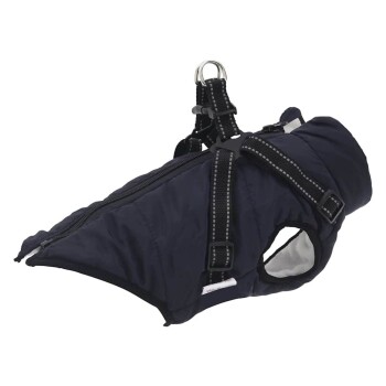 Eine marineblaue Hundejacke mit Geschirranschluss, mit einem Reißverschluss und reflektierenden Riemen für Sichtbarkeit.