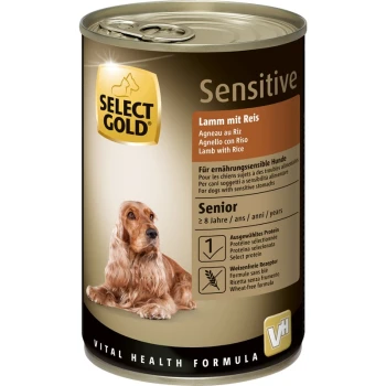 Dosen-Hundefutter mit der Aufschrift "Select Gold Sensitive", das "Lamm mit Reis" für Senioren-Hunde enthält. Enthält ein Bild eines Cocker Spaniels.