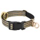 Schwarzes und goldenes Haustierhalsband mit reflektierenden Streifen, mit einer Kunststoffschnalle und einem Metall-D-Ring zur Leinenbefestigung.