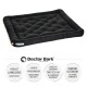 Schwarzes Haustierbett mit gepolstertem Design, beschriftet "Doctor Bark", mit Angaben zur Haltbarkeit, Hygiene und Allergietauglichkeit.