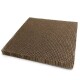 Braune Wellpappe-Katzenkratzmatte, quadratische Form, mit einer strukturierten Oberfläche zum Kratzen und Spielen.