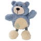 Ein plüschiger blauer Bär mit einem weichen beigen Bauch und Pom-Pom-Füßen, mit einem gestickten Patch auf seinem Bauch.