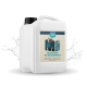 Weißer Behälter mit Hundewaschmittel mit einem lächelnden Mops, der eine blaue Weste trägt, auf dem Etikett, mit Blasen und Wasserspritzern.