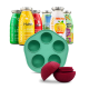 Flaschen mit SmoothieDog Hundesnacks in verschiedenen Geschmacksrichtungen hinter einer grünen pfotenförmigen Form und einem roten Leckerli-Spender-Spielzeug.