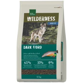 Beutel Real Nature Wilderness Adult 'Dark Fjord' Hundefutter, Wolfsbild, Lachsabbildung, 12 kg, Beschriftung 65%/35%/0%.