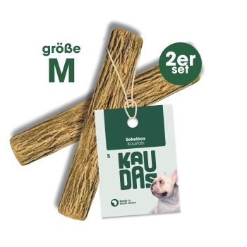 Zwei Kauknochen mit der Bezeichnung "Sekelbos Kaustab" in Größe M, mit einem Etikett, das "2er Set" und ein Hundebild zeigt, hergestellt in Südafrika.