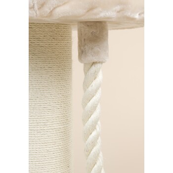 Nahaufnahme eines beigen Kratzbaums mit einem plüschigen Oberteil, einem strukturierten Kratzpfosten und einem verdrehten Seil zum Klettern und Kratzen.