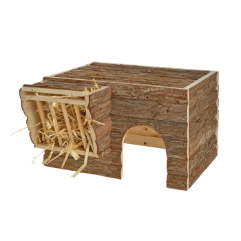 Holzhaustierhaus mit einer rindenähnlichen Außenseite, mit einem Eingang und einem Seitenfach, das mit Stroh gefüllt ist.