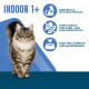 Getigerte Katze mit dem Aufkleber 'INDOOR 1+'; deutscher Text: reduziert Haarballen, keine zugesetzten Farb- oder Konservierungsstoffe, 100% ausgewogen