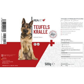 Eine flauschige graue Katze, die in einem Feld mit Wildblumen liegt, umgeben von grünem Gras und gelben und weißen Blüten, mit einem Logo in der unteren rechten Ecke.