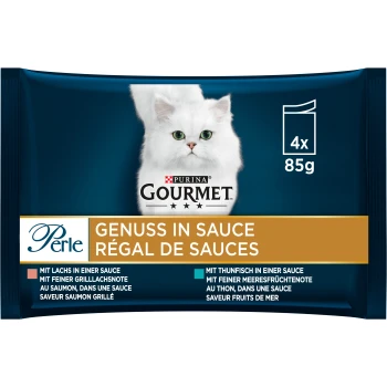 Verpackung von Purina Gourmet Katzenfutter mit einer weißen Katze mit grünen Augen, beschriftet mit "Genuss in Sauce" und Geschmacksrichtungen wie Lachs und Thunfisch.