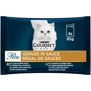 Verpackung von Purina Gourmet Katzenfutter mit einer weißen Katze mit grünen Augen, beschriftet mit "Genuss in Sauce" und Geschmacksrichtungen wie Lachs und Thunfisch.