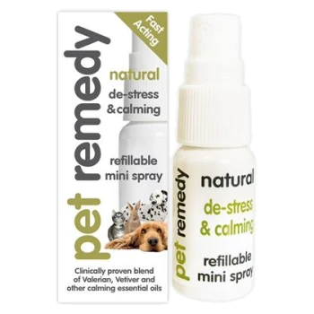 Natürlicher Stressabbau- und Beruhigungsspray für Haustiere, mit einer nachfüllbaren Flasche, die Bilder von einem Hund, einer Katze und anderen Tieren zeigt.
