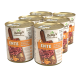 Sechs Dosen von Betty's Landhausküche Hundefutter, beschriftet mit "ENTE mit Amaranth, Kürbis und Preiselbeeren", mit einem Holzlöffel und Zutaten.