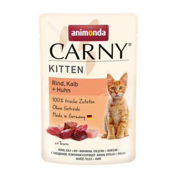 Carny Nassfutter Katze Kitten Rind, Kalb und Huhn 12x85 g Tüte mit Animonda Carny Kittenfutter mit einem verspielten orangefarbenen Kätzchen, beschriftet mit "Rind, Kalb + Huhn" und "100% frische Zutaten, Ohne Getreide."