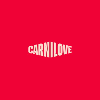 Logo CARNILOVE en texte stylisé couleur crème centré sur un fond rouge uni.