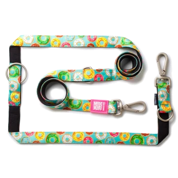 Buntes Hundeleinen- und Halsbandset mit Donut-Muster, Metallverschlüssen und „Max & Molly Urban Pets“-Etikett.
