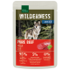Verpackung von Wilderness Adult Pure Beef Haustierfutter mit einem Wolf im Waldhintergrund, der 95% Rindfleischgehalt und 5% ausgewählte Zutaten hervorhebt.