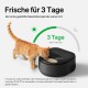 Eine rote Katze frisst aus einem schwarzen automatischen Haustierfutterspender, der behauptet, Nassfutter 3 Tage lang frisch zu halten.