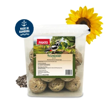 Ein Cluster aus sechs runden, strukturierten Tierfutterbällen aus natürlichen Zutaten, mit einer Mischung aus Getreide und Samen.