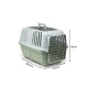 Grün-graue Kunststoff-Transportbox mit Metall-Vordertür, oberem Griff und Lüftungsöffnungen; sichtbarer Text: 58,5 cm, 35,5 cm, 40 cm.