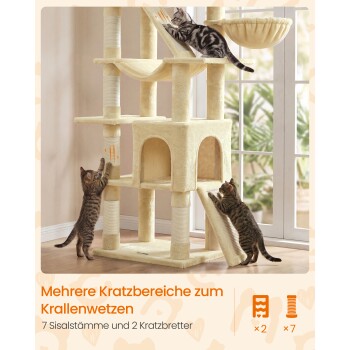 Beiger Kratzbaum mit drei getigerten Katzen; deutscher Text: 'Mehrere Kratzbereiche; 7 Sisalstämme, 2 Kratzbretter'.