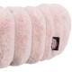 Weiches rosa Haustierbett mit plüschigem, abgerundetem Design und einem schwarzen Trixie-Logo-Tag.